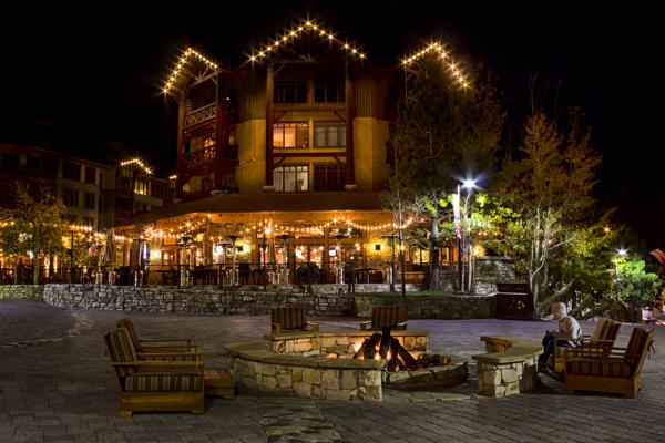 Mammoth Village, Mammoth Lakes Shopping, Mammoth Lakes Restaurants, Mammoth Lakes Lodging, Things to do in Mammoth Lakes, Footloose Sports, Roma Boutique, Bear Creek Pizza, Campo Mammoth, Lakunuk